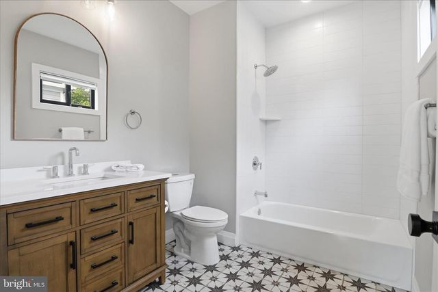 202 BRANCH RD SE, Vienna, VA 22180