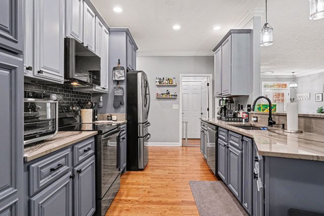 408 Brookside Dr, Mount Pleasant, TN 38474