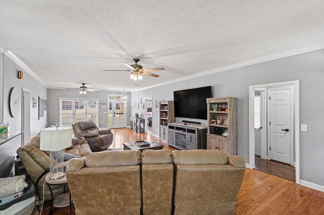 408 Brookside Dr, Mount Pleasant, TN 38474
