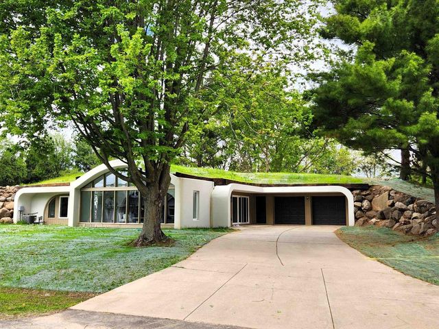 3486 Whytecliff Way, Sun Prairie, WI 53590