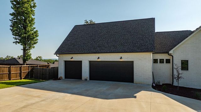160 Manitou Drive, Maumelle, AR 72113