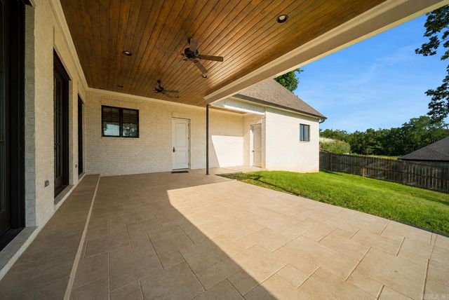 160 Manitou Drive, Maumelle, AR 72113