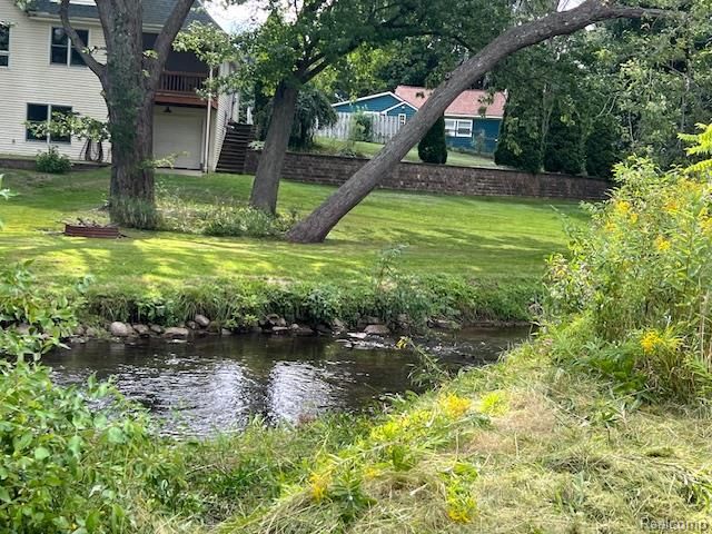 71 Cedar Street, Brandon Charter Township, MI 48462