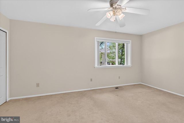 15 TWIN BROOKS DR, Willow Grove, PA 19090