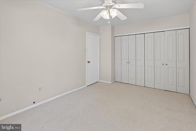 15 TWIN BROOKS DR, Willow Grove, PA 19090