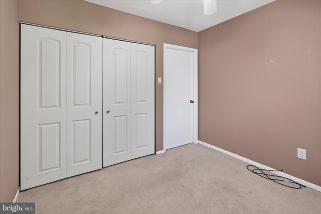 15 TWIN BROOKS DR, Willow Grove, PA 19090