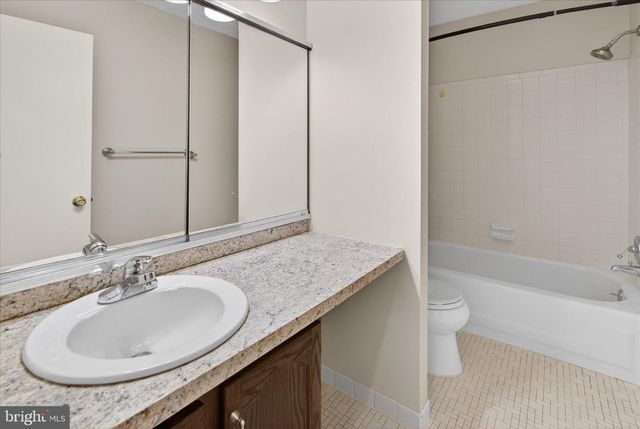 15 TWIN BROOKS DR, Willow Grove, PA 19090
