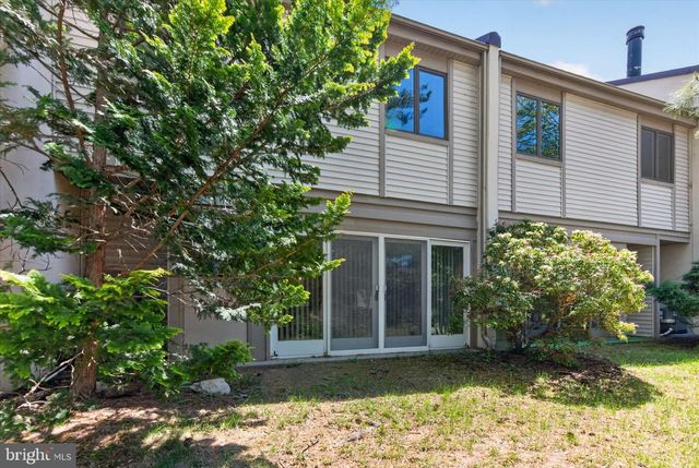 15 TWIN BROOKS DR, Willow Grove, PA 19090