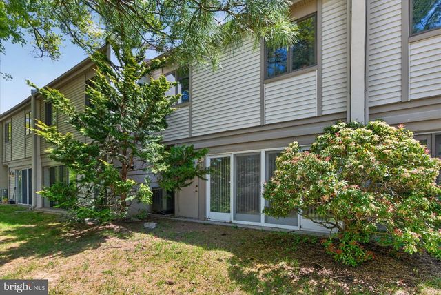 15 TWIN BROOKS DR, Willow Grove, PA 19090