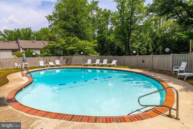 15 TWIN BROOKS DR, Willow Grove, PA 19090
