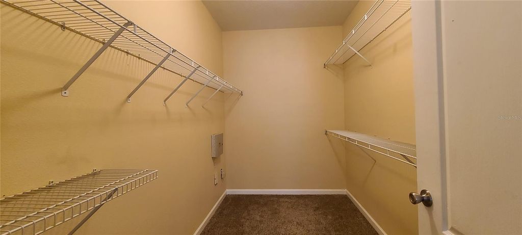 Image 13 of property listing at 17902 VILLA CREEK DRIVE 17902, Tampa, FL 33647