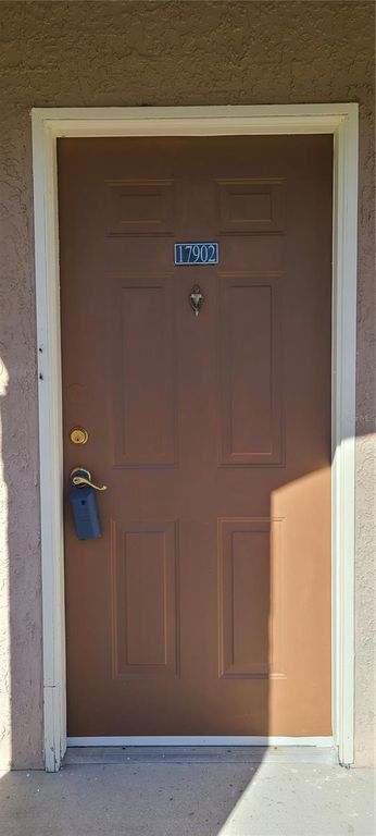 Image 4 of property listing at 17902 VILLA CREEK DRIVE 17902, Tampa, FL 33647