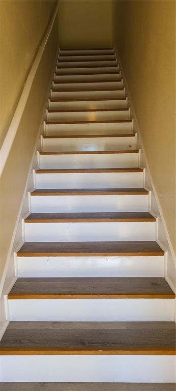 Image 5 of property listing at 17902 VILLA CREEK DRIVE 17902, Tampa, FL 33647