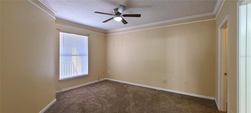 Image 9 of property listing at 17902 VILLA CREEK DRIVE 17902, Tampa, FL 33647