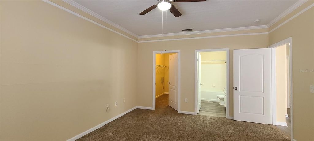 Image 10 of property listing at 17902 VILLA CREEK DRIVE 17902, Tampa, FL 33647