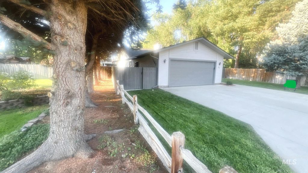 1362 N 6th East, Mountain Home, ID 83647