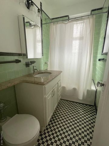 7720 Austin Street 2E, Forest Hills, NY 11375