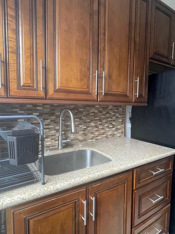 7720 Austin Street 2E, Forest Hills, NY 11375