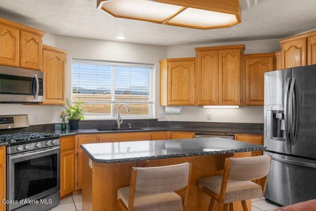 528 S Rapids Bend LN, Post Falls, ID 83854
