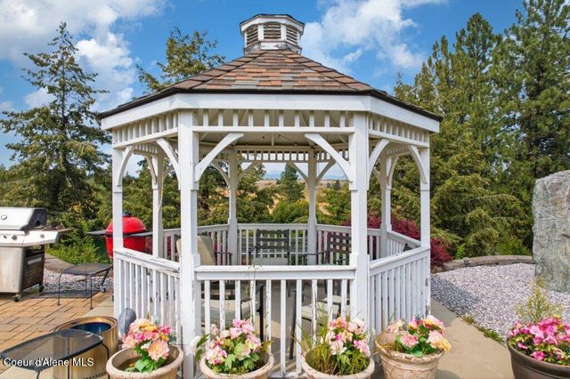 528 S Rapids Bend LN, Post Falls, ID 83854