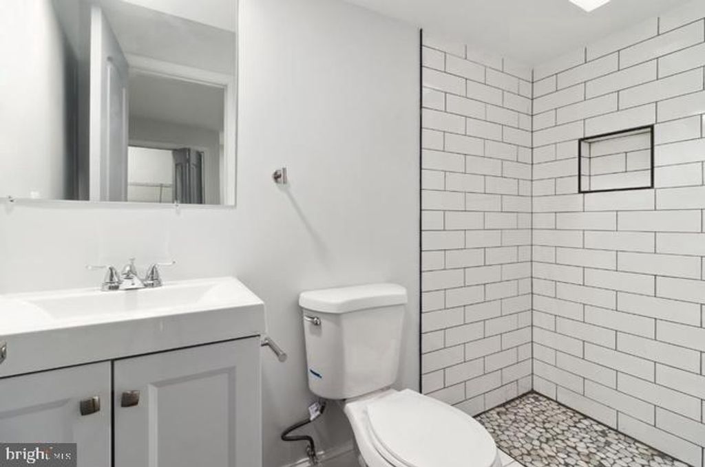 Image 13 of property listing at 4701 BEAUFORT AVE, Baltimore, MD 21215