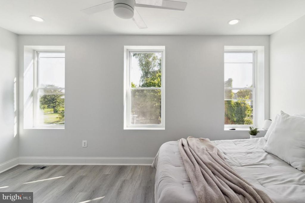 Image 18 of property listing at 4701 BEAUFORT AVE, Baltimore, MD 21215