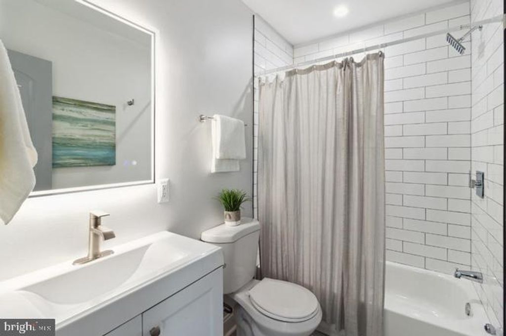 Image 9 of property listing at 4701 BEAUFORT AVE, Baltimore, MD 21215