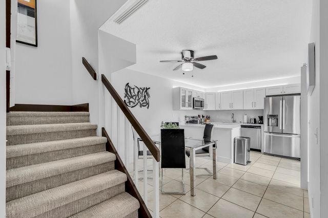 2228 WHITE PINE Circle A, Greenacres, FL 33415