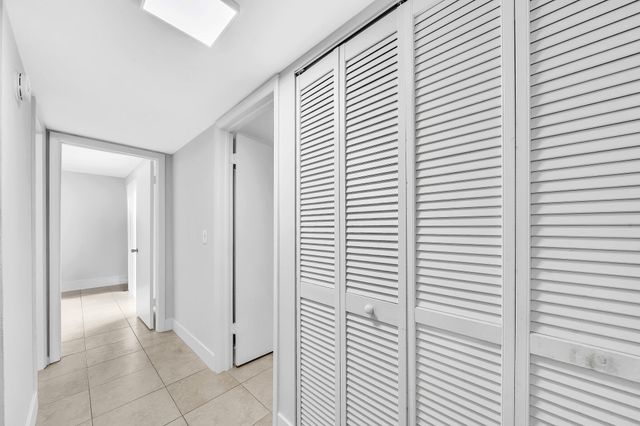 2228 WHITE PINE Circle A, Greenacres, FL 33415