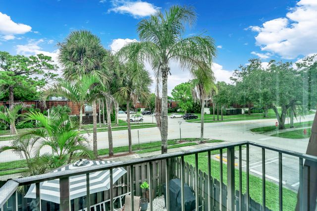 2228 WHITE PINE Circle A, Greenacres, FL 33415