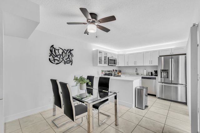 2228 WHITE PINE Circle A, Greenacres, FL 33415