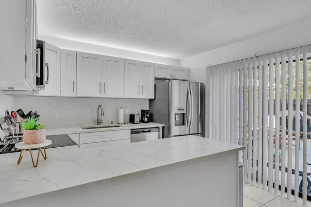 2228 WHITE PINE Circle A, Greenacres, FL 33415