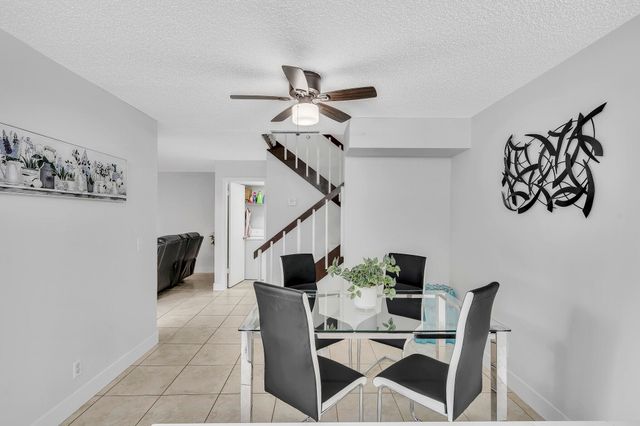 2228 WHITE PINE Circle A, Greenacres, FL 33415