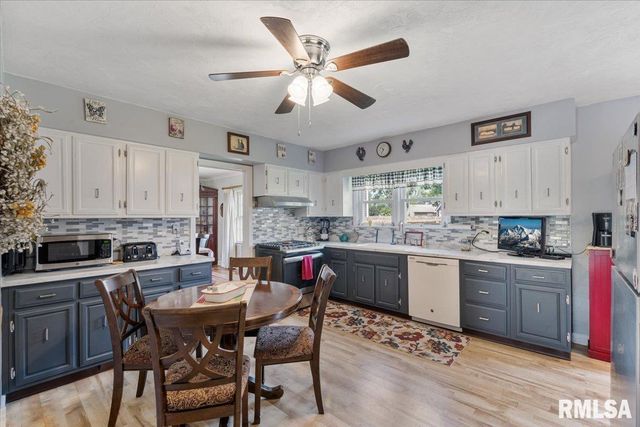 2320 26TH Street, Rock Island, IL 61201