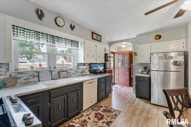 2320 26TH Street, Rock Island, IL 61201