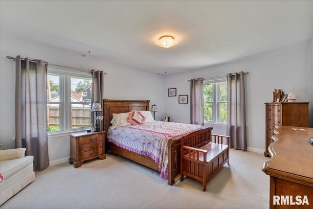 2320 26TH Street, Rock Island, IL 61201