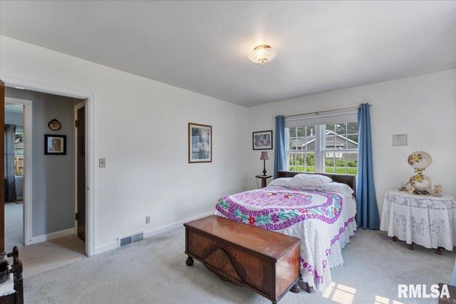 2320 26TH Street, Rock Island, IL 61201