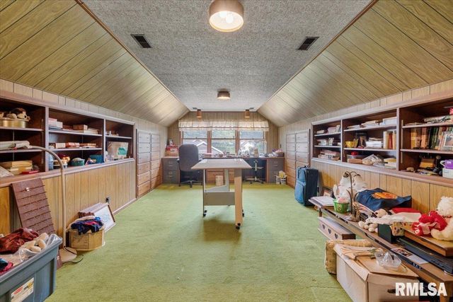 2320 26TH Street, Rock Island, IL 61201