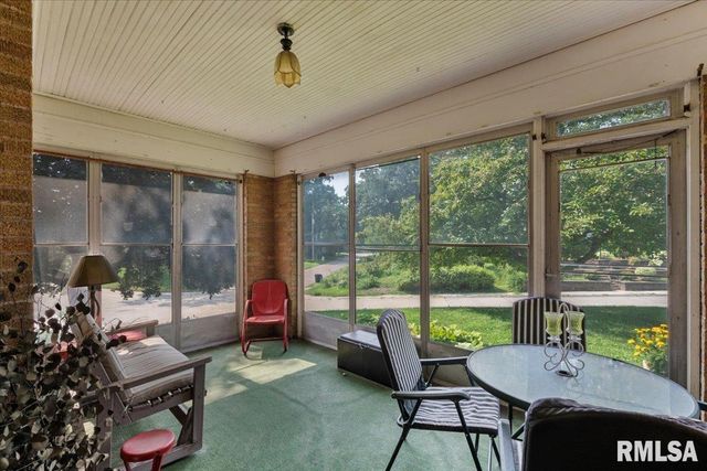 2320 26TH Street, Rock Island, IL 61201