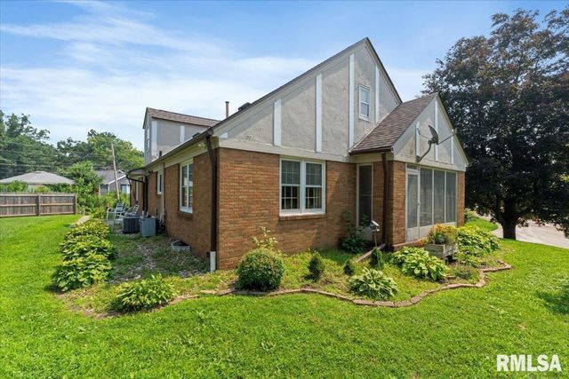 2320 26TH Street, Rock Island, IL 61201