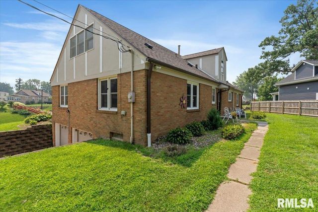 2320 26TH Street, Rock Island, IL 61201