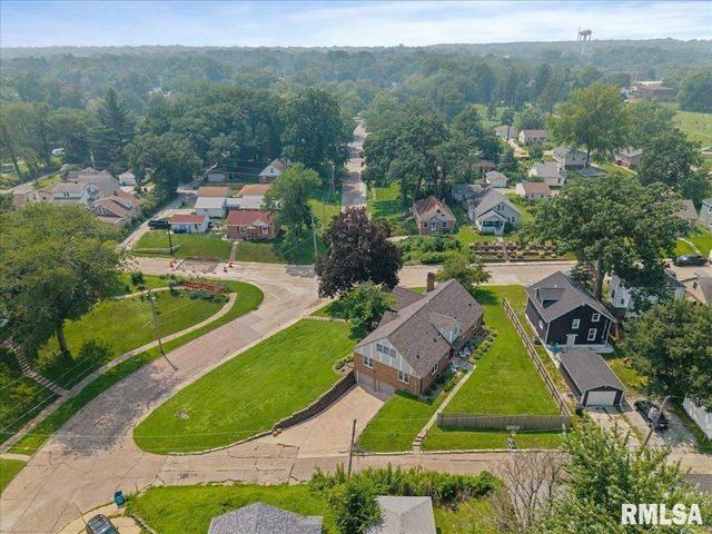 2320 26TH Street, Rock Island, IL 61201