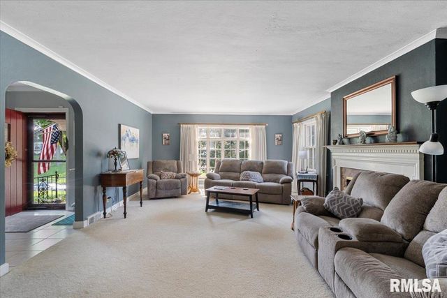 2320 26TH Street, Rock Island, IL 61201