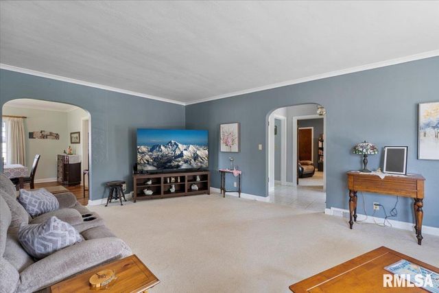 2320 26TH Street, Rock Island, IL 61201