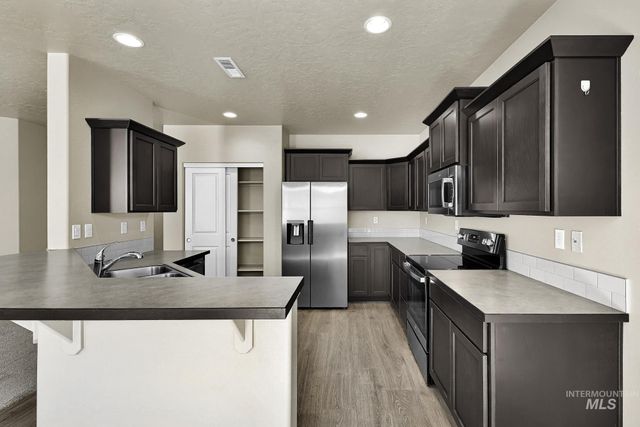 2517 W Skylar St, Nampa, ID 83686