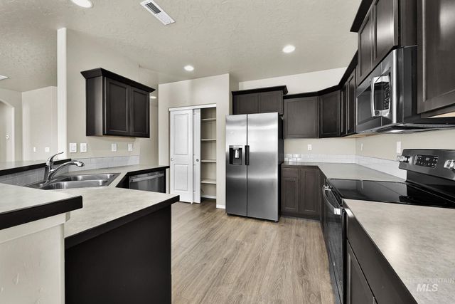 2517 W Skylar St, Nampa, ID 83686
