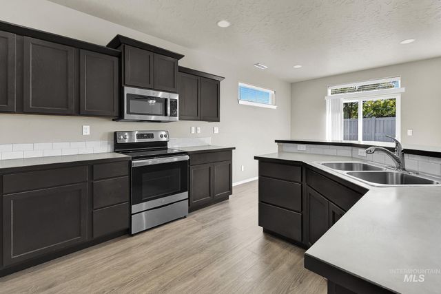 2517 W Skylar St, Nampa, ID 83686