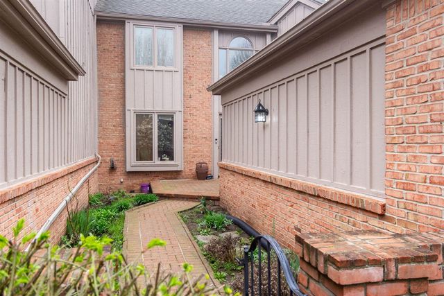 37834 Siena Drive, Farmington Hills, MI 48331