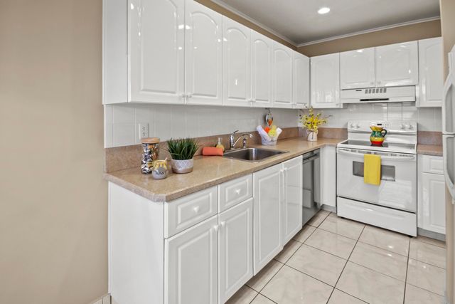 1421 NW 20th Avenue, Delray Beach, FL 33445