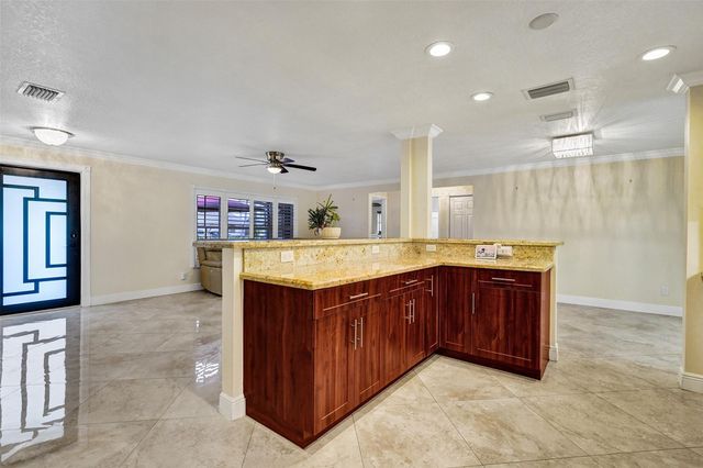 10216 NW 83rd St, Tamarac, FL 33321